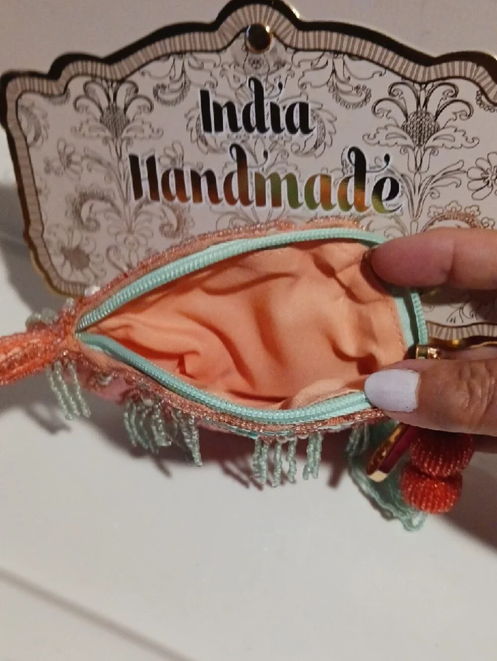 Gorgeous! Coral Fish Beaded Purse- Coral and Mint🐡 Beaded Tassle With Gold Clip